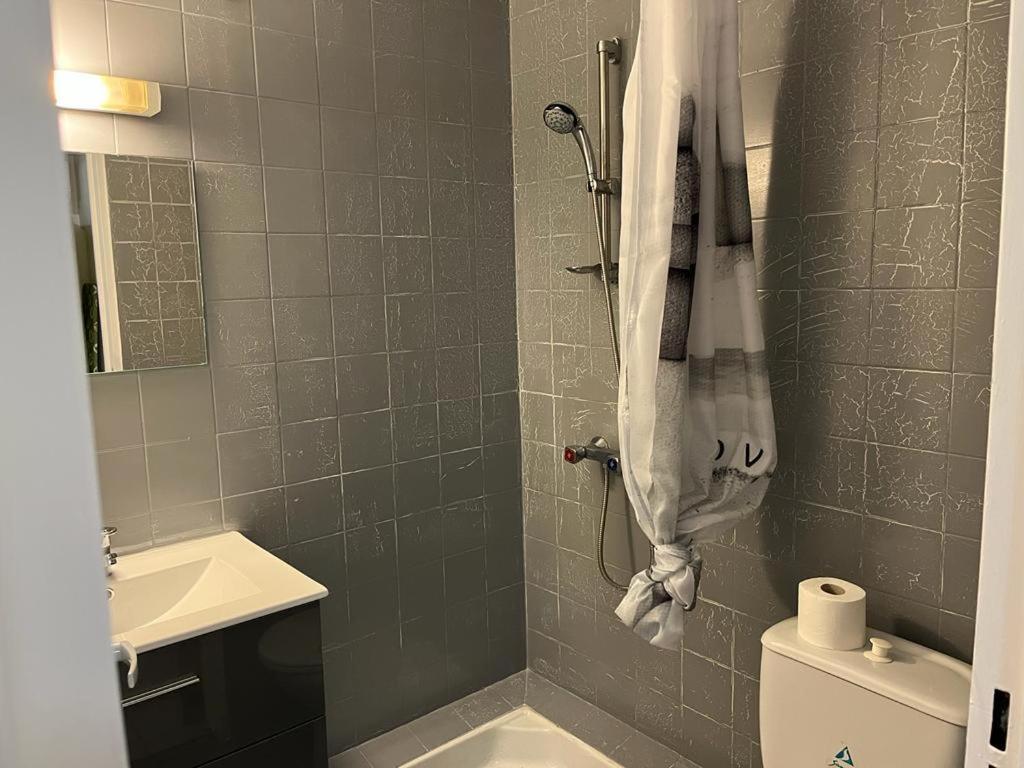 Agreable Appartement En Rez-De-Jardin A 450M De La Mer Sainte-Anne Buitenkant foto
