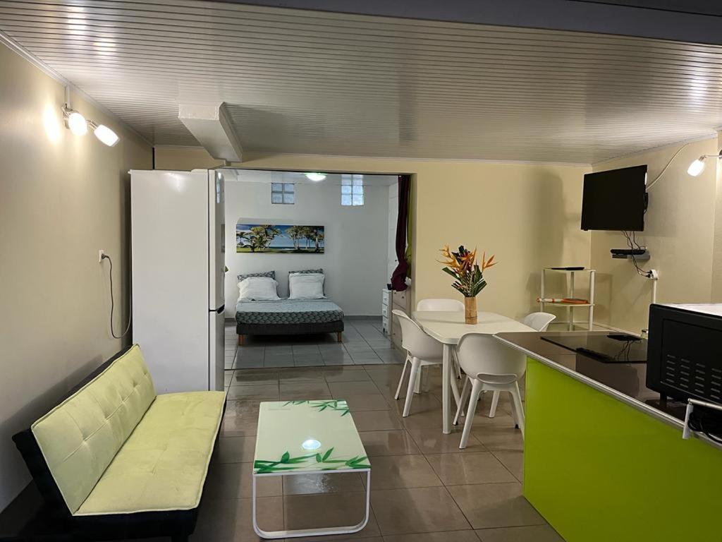 Agreable Appartement En Rez-De-Jardin A 450M De La Mer Sainte-Anne Buitenkant foto