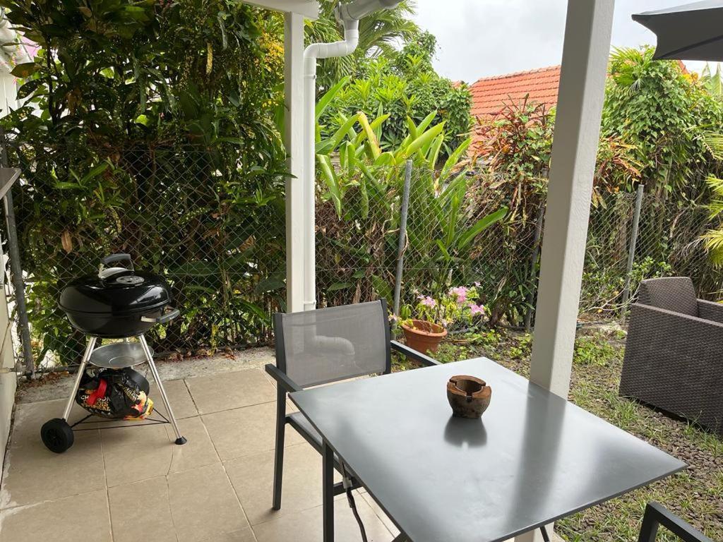 Agreable Appartement En Rez-De-Jardin A 450M De La Mer Sainte-Anne Buitenkant foto