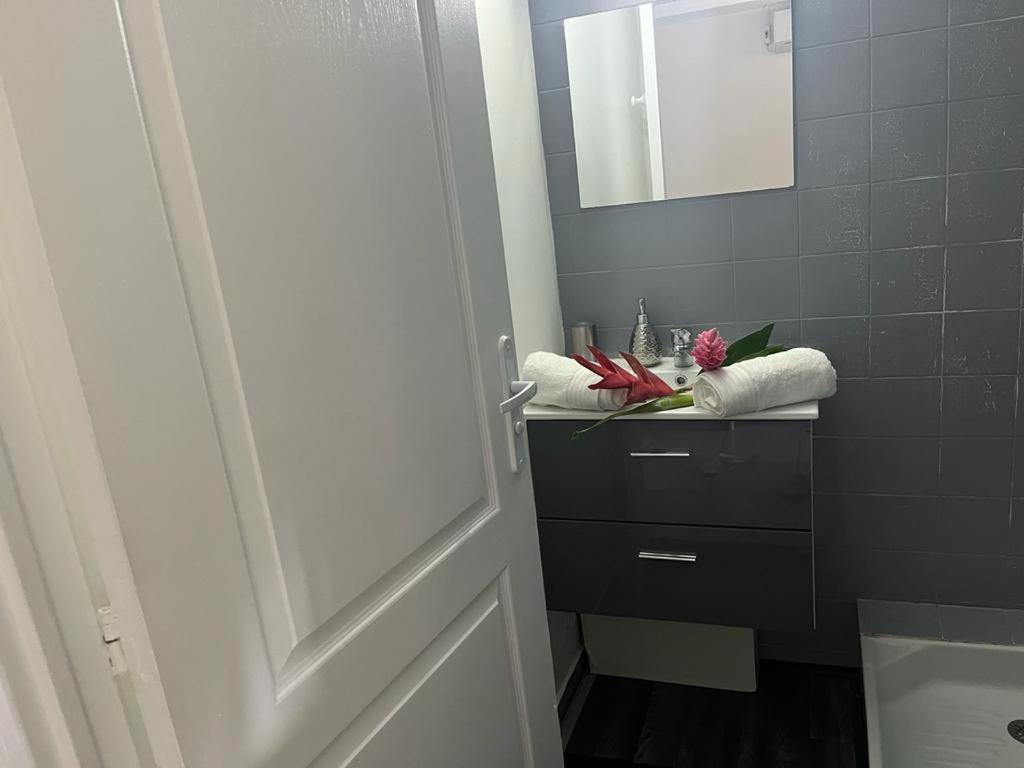 Agreable Appartement En Rez-De-Jardin A 450M De La Mer Sainte-Anne Buitenkant foto